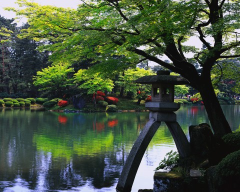 Pond in Kenrokuen Garden